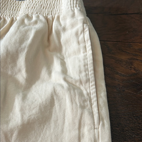 Wilfred High Waist Tan Shorts / Aritzia - Picture 4 of 5